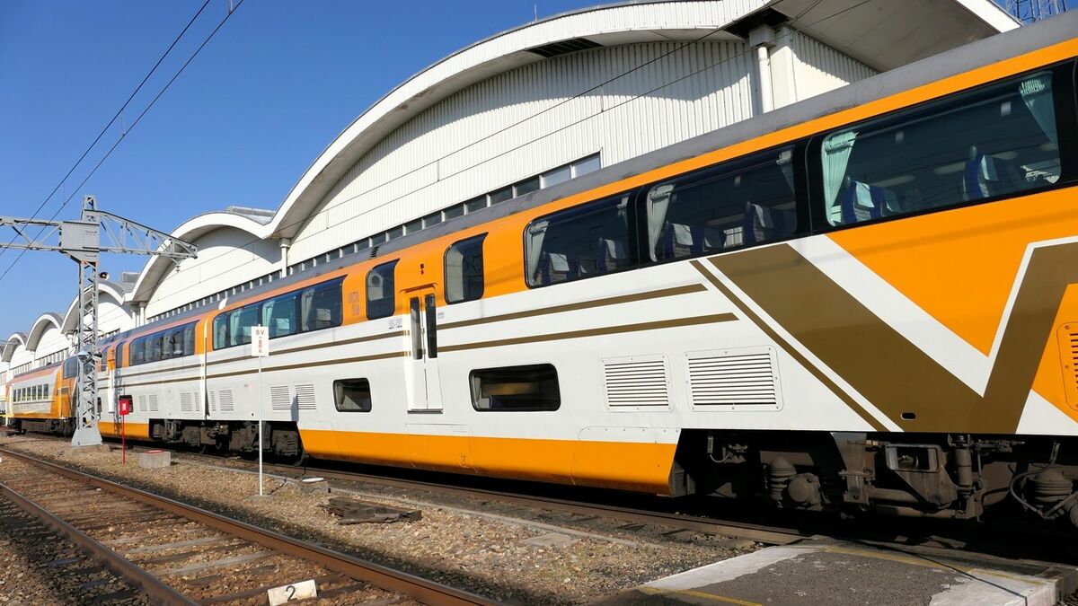 近鉄特急ビスタカー､今も斬新｢2階建て｣の伝統 初代は