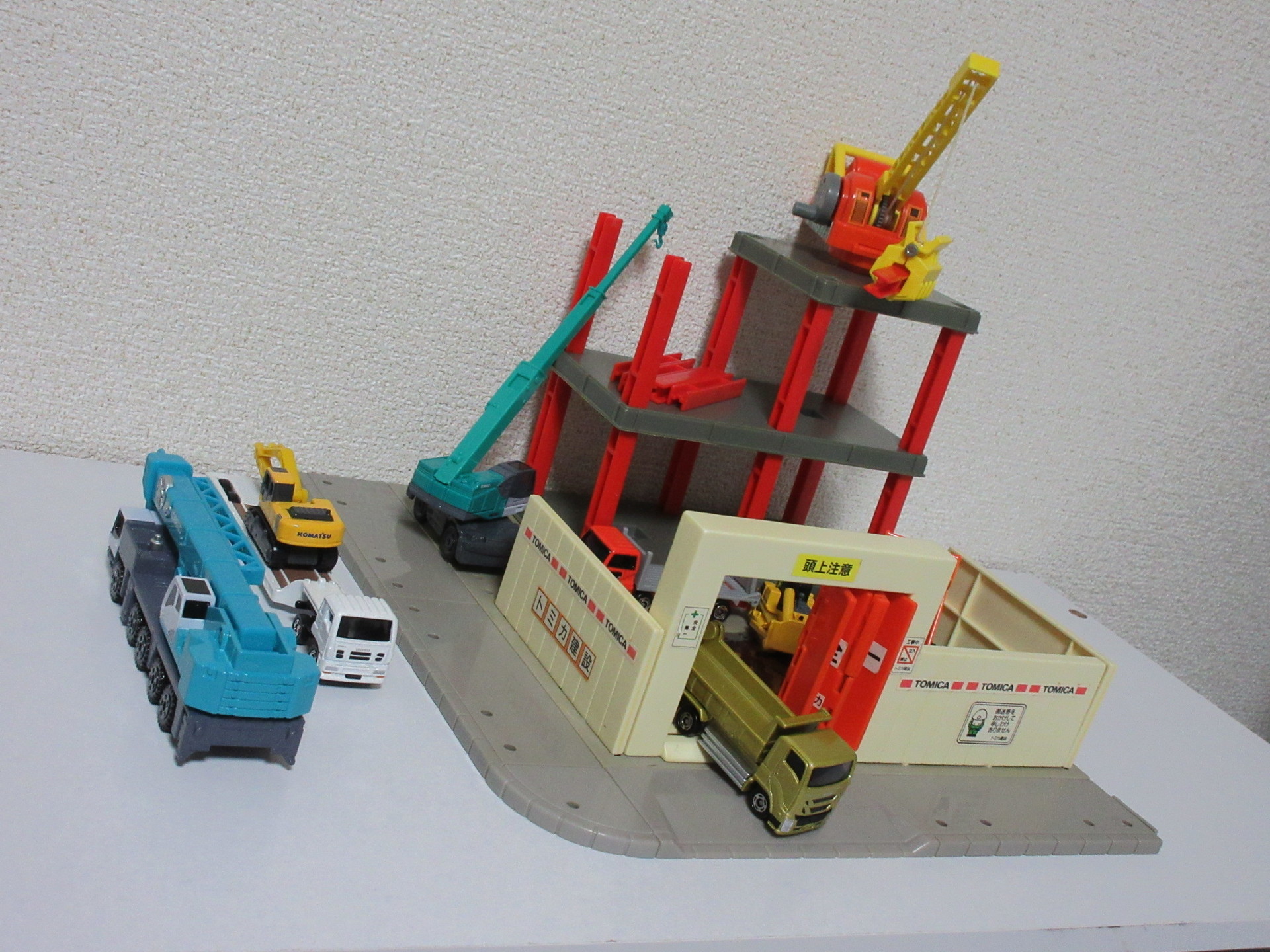 トミカタウン ビル工事現場: おひっこししました。