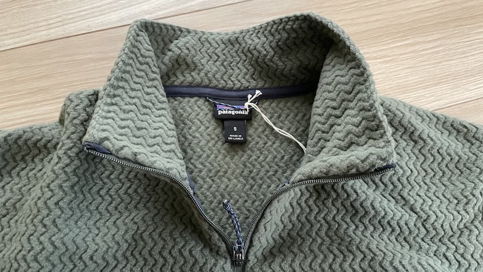 レビュー】R1 エア ジップネック：通気性抜群のフリース｜ともらん！