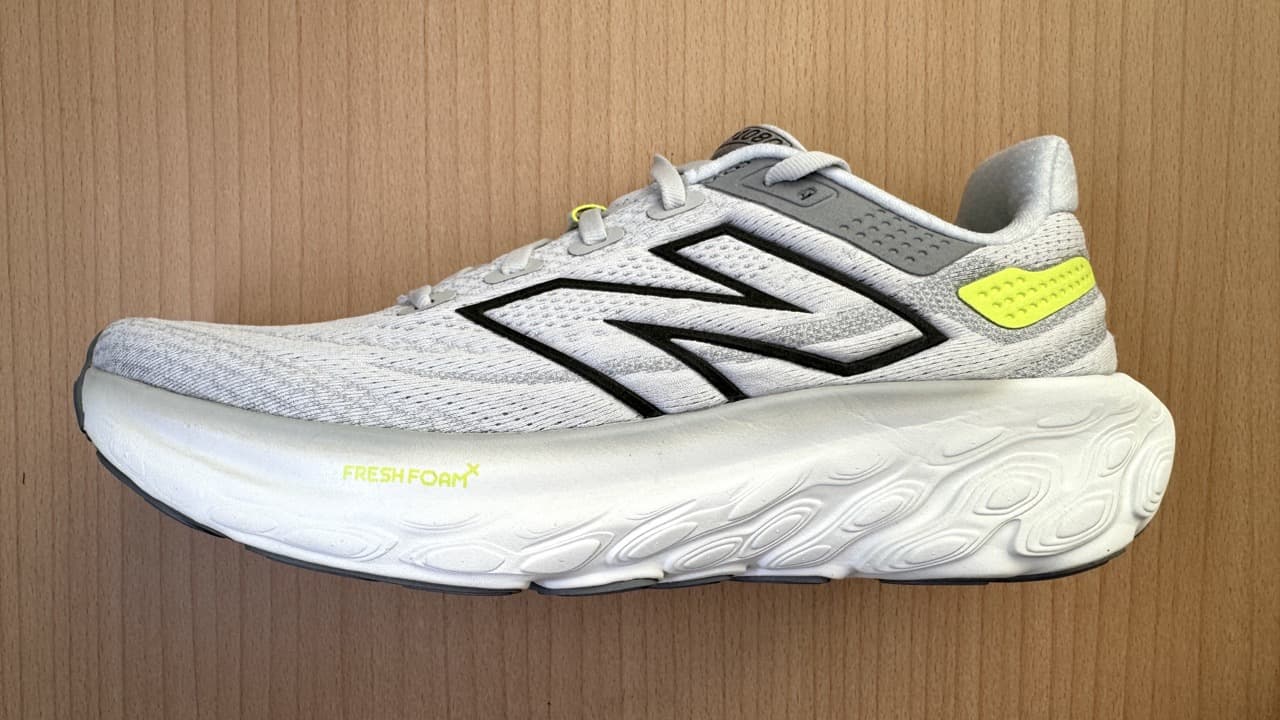 レビュー】New Balance 1080 v13：無重力クッションがクセになる｜とも