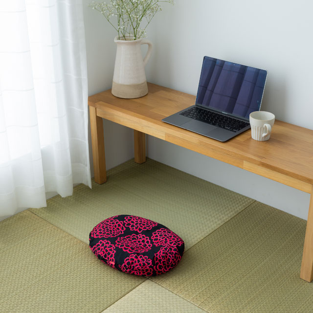 スワラク クッション | 製品情報 | トコちゃんベルトの青葉 公式サイト