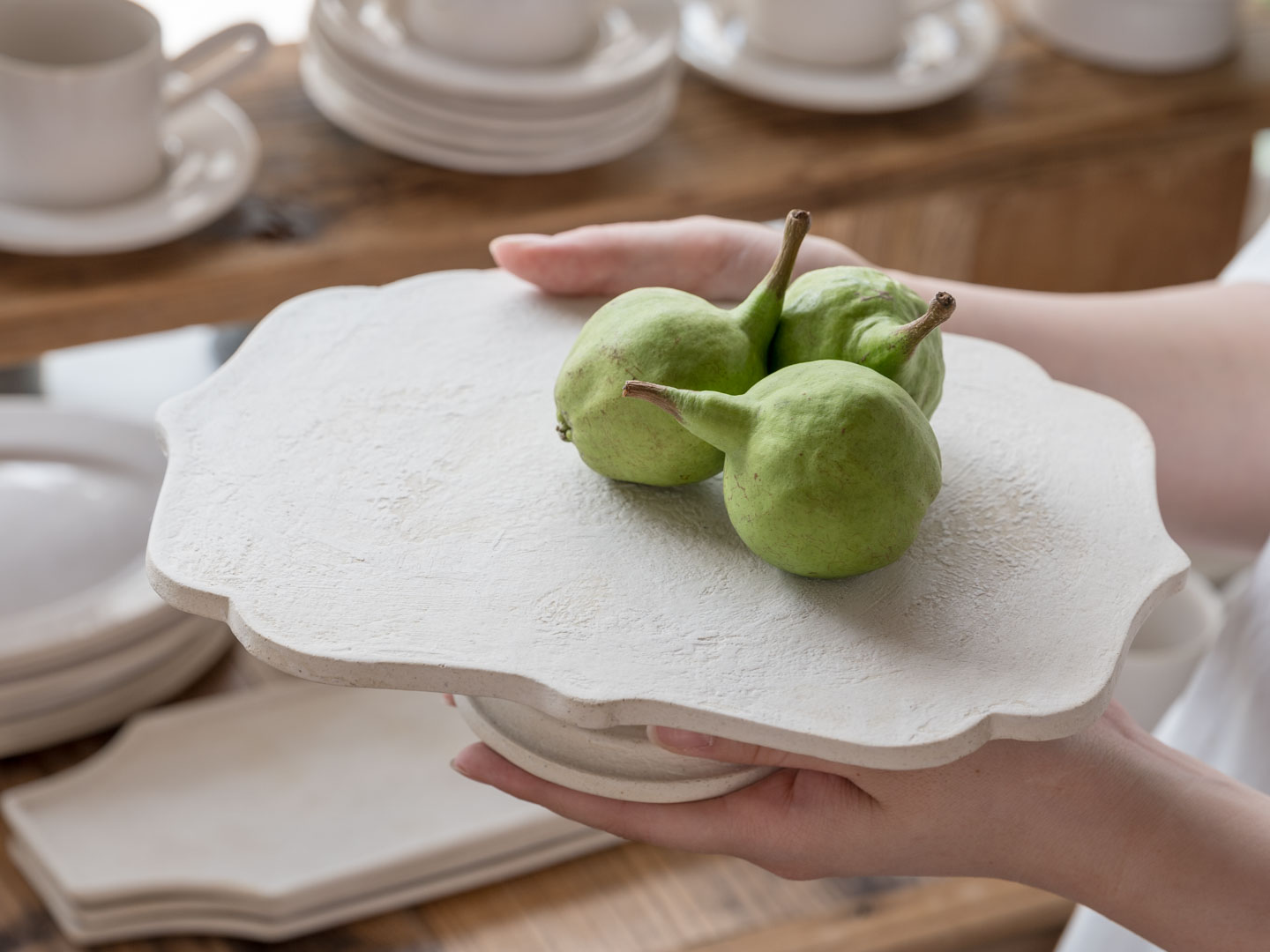 白い、うつわ展。 8/1-8/16, 2024 – ドライフラワーと、うつわと暮らし