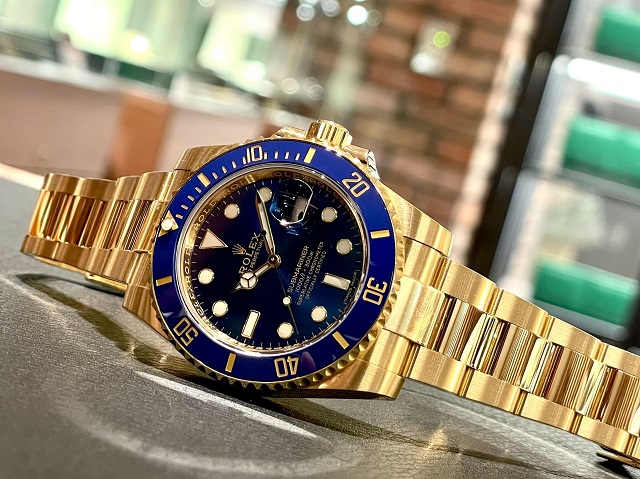 最終年式の金無垢青サブ入荷【Ref.116618LB】 | ロレックス専門店