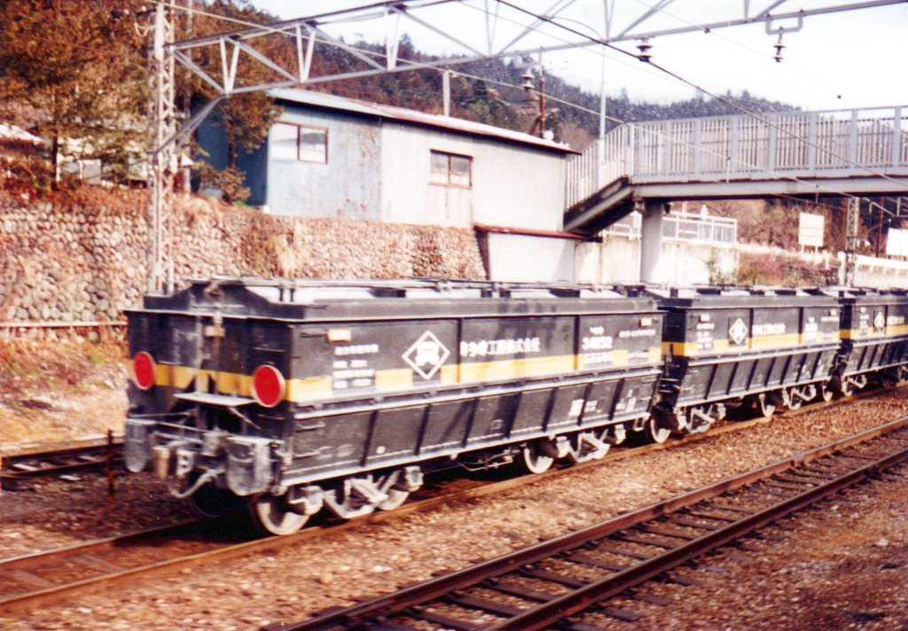 実物日記 ～「奥多摩の貨物列車1986」その2～: のんびり行こうぜ。