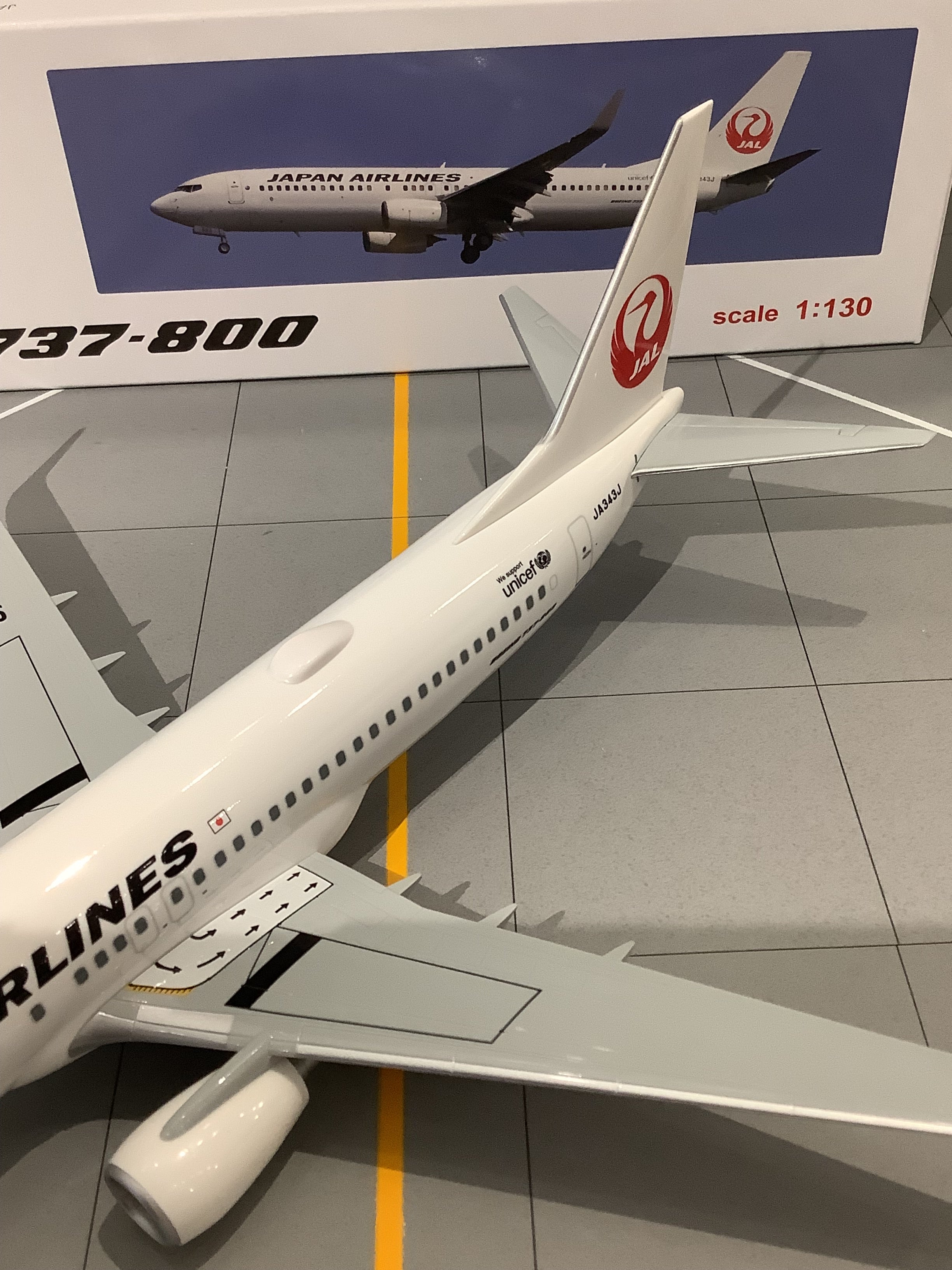 JALUX B737-800w JAL Japan Airlines JA343J 1/130 *Assembly required