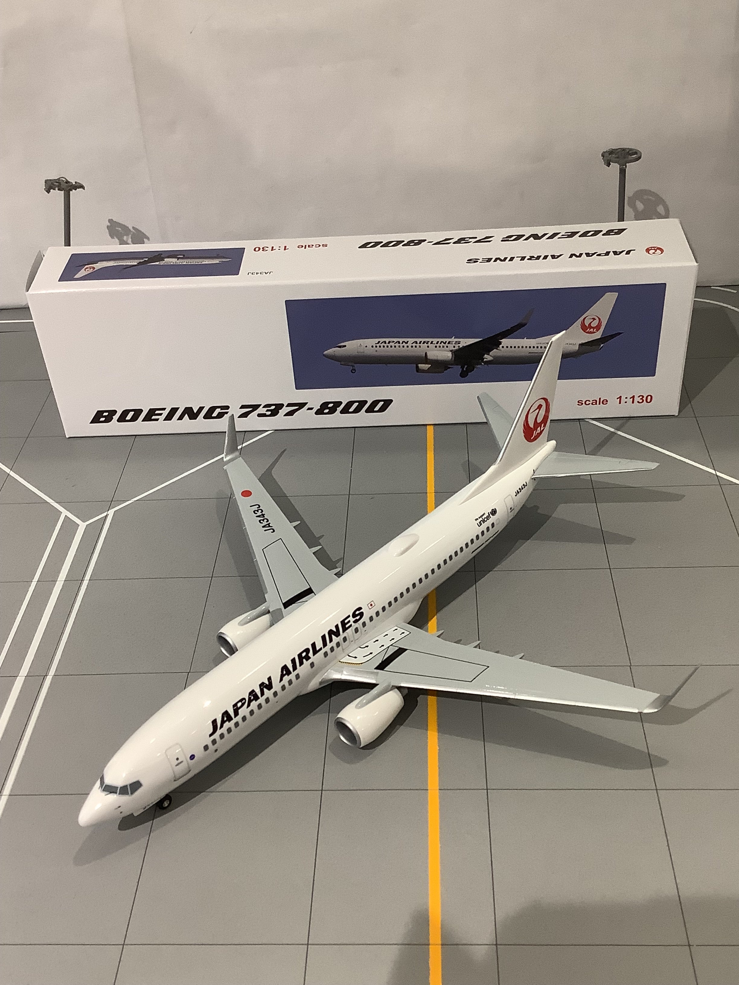 JALUX B737-800w JAL Japan Airlines JA343J 1/130 *Assembly required
