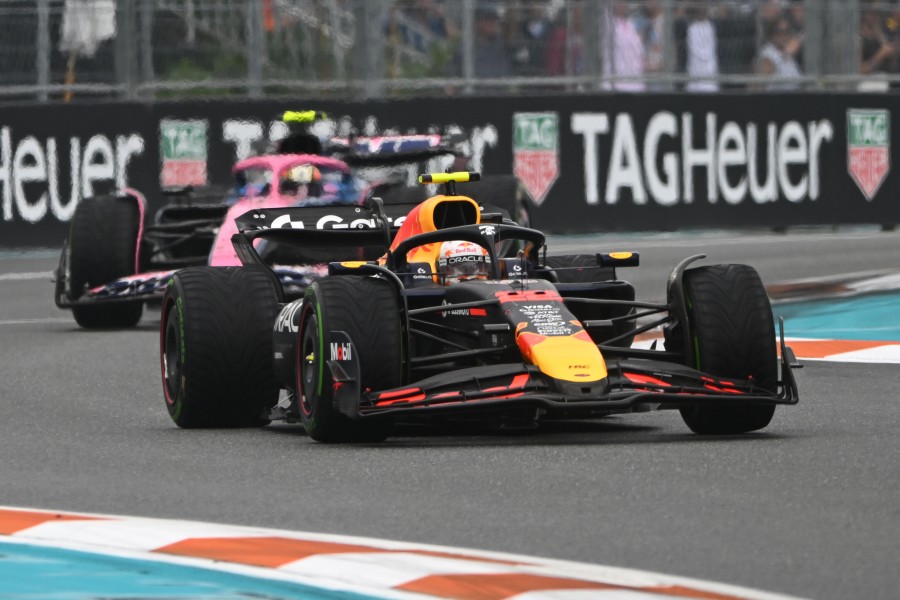 続報】角田裕毅が7位に繰り上がり！アルボンにSC違反で2ポイント獲得