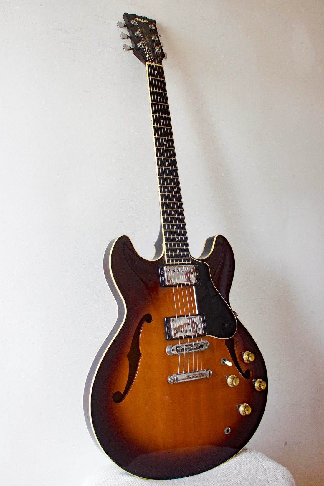 Yamaha SA-1200S Semi-Hollow Brown Sunburst 1980 – Topshelf Instruments