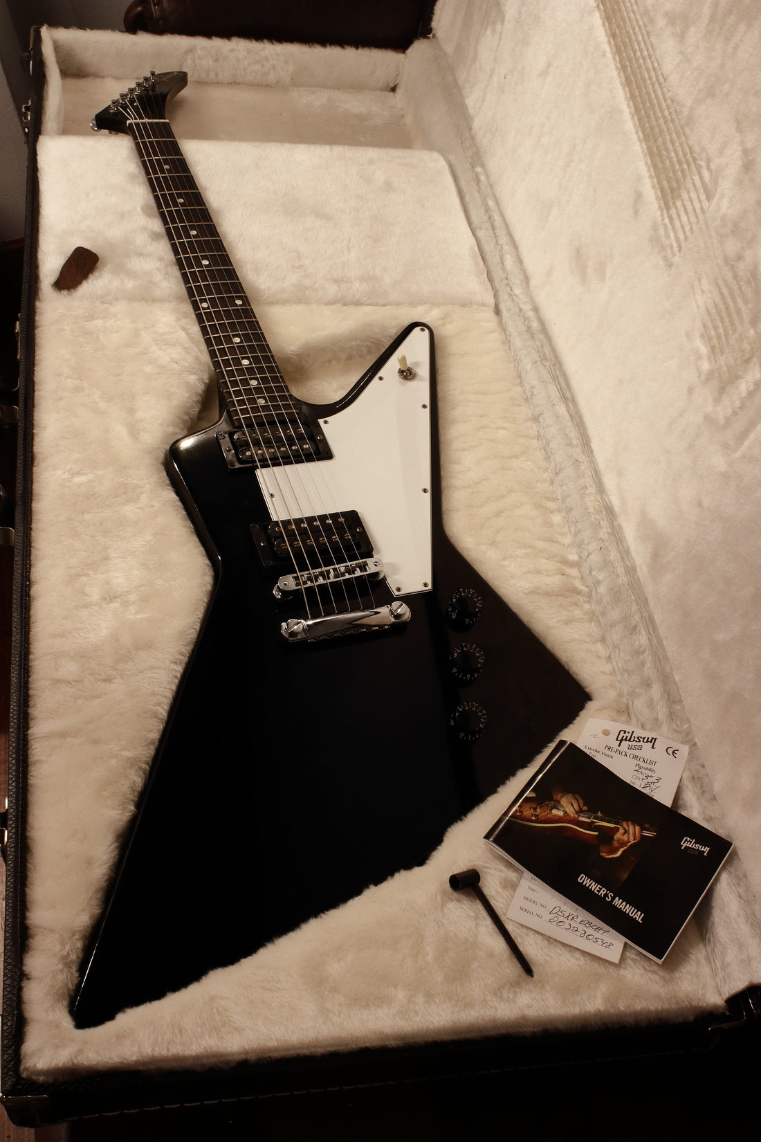 Gibson '76 Explorer Ebony 2008 – Topshelf Instruments