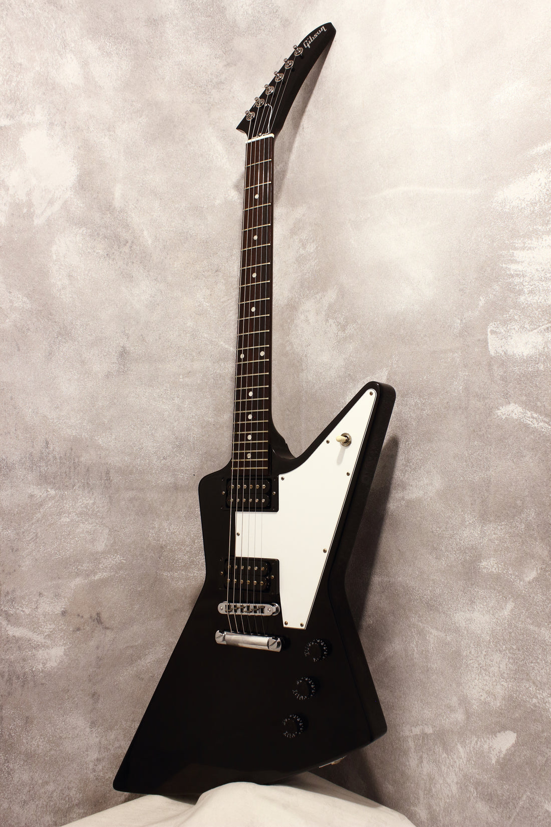 Gibson '76 Explorer Ebony 2008 – Topshelf Instruments