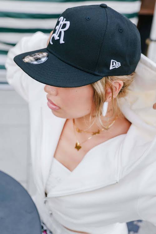 atmos pink × RIEHATA × NEW ERA®」トリプルコラボキャップを発売
