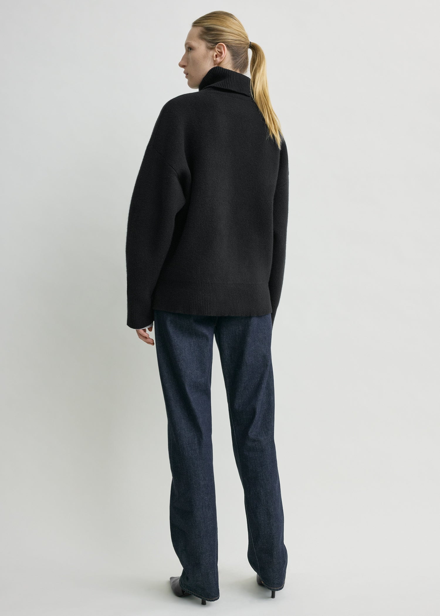 Double-knit turtleneck black – TOTEME