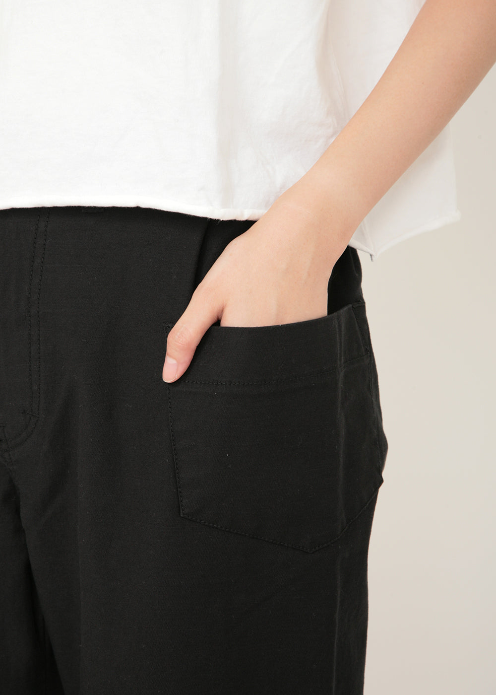 ムラ サテンストレッチ 8分パンツ│to touch