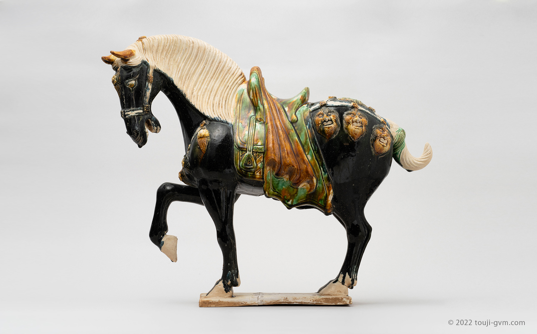 唐三彩（とうさんさい）とは｜唐代に焼かれた三色の副葬品の特徴や歴史