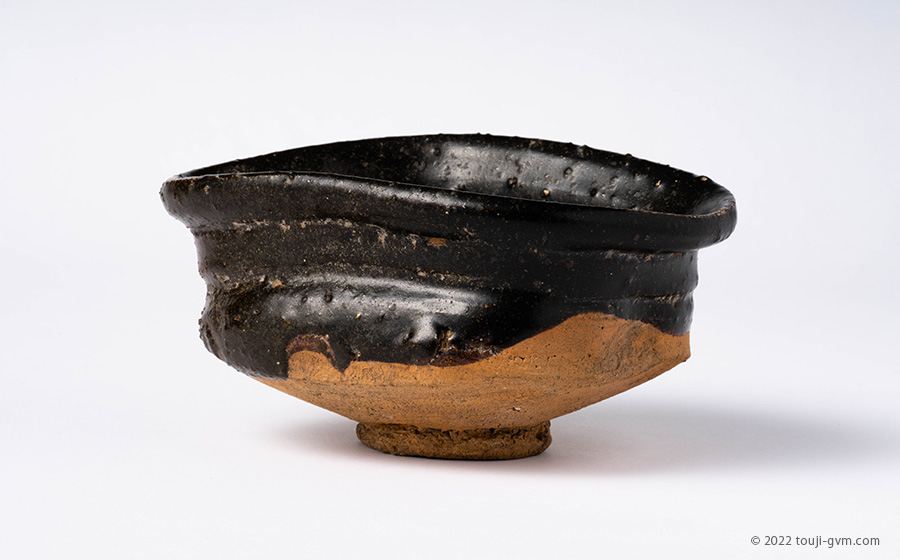 織部焼（おりべやき）とは｜古田織部が創始した緑釉陶磁器の歴史や特徴