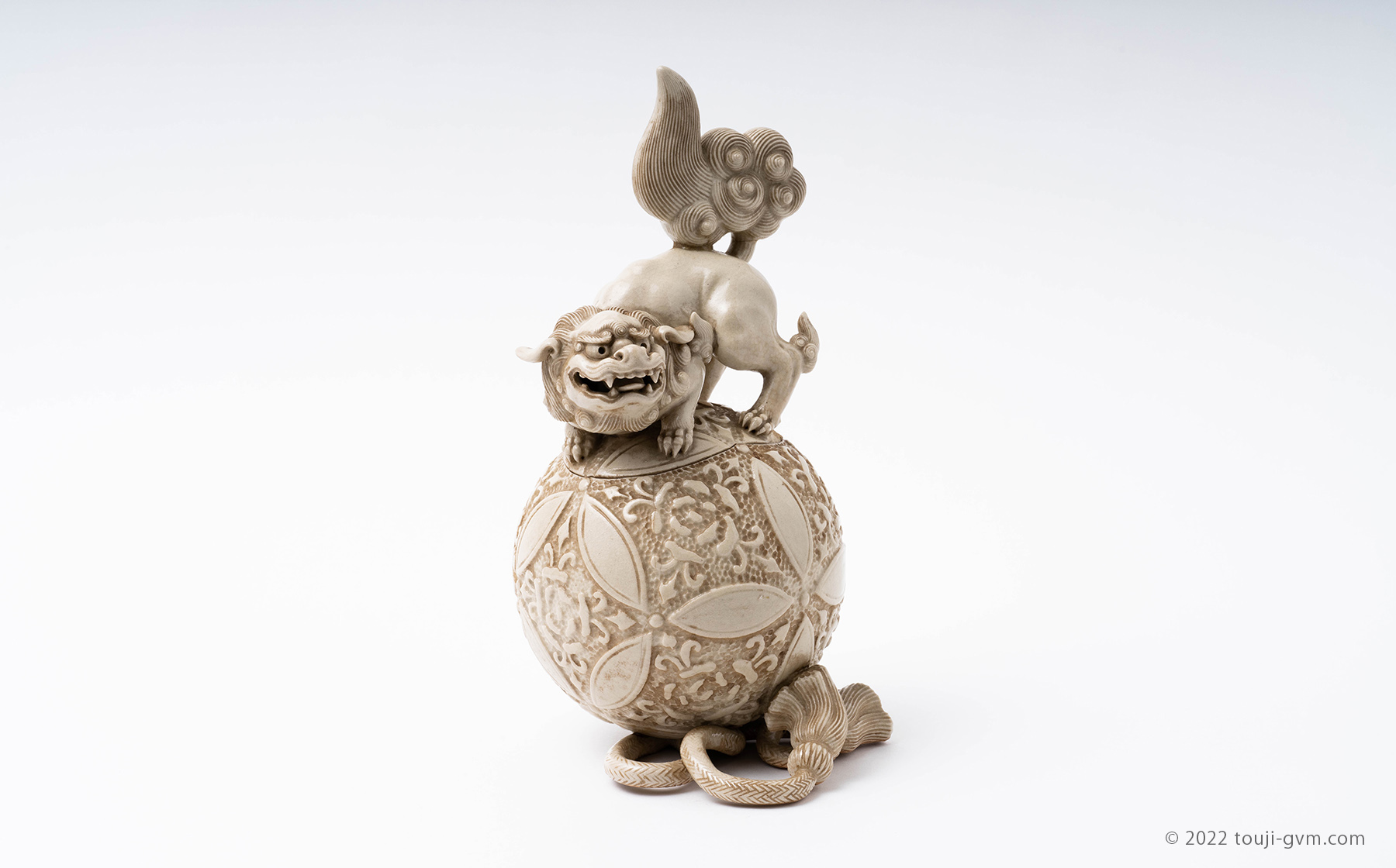 白備前獅子香炉 – White Glaze Bizen Ware Censer | 陶磁オンライン