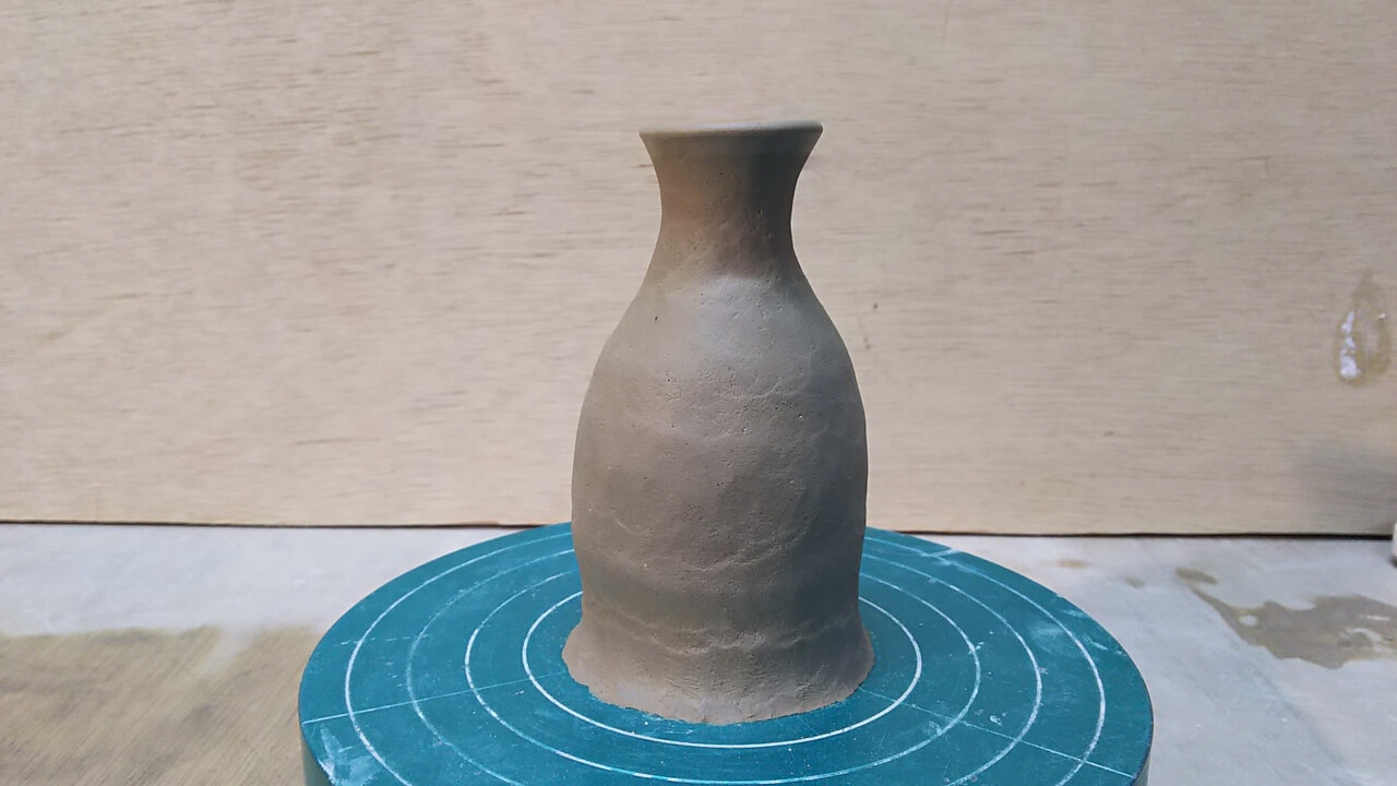 手びねり】陶芸のプロが教える花瓶の作り方 ｜ 陶芸家になろう