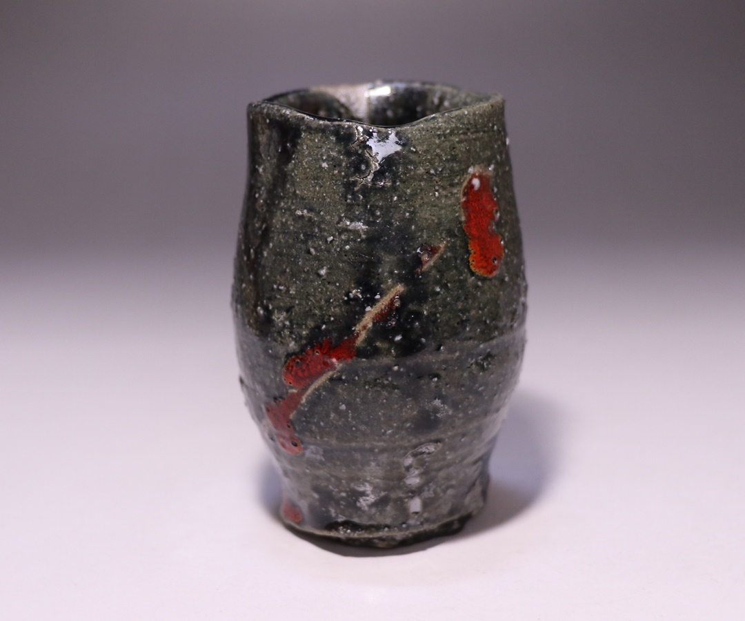 市川 透 作 「R432黒炭化酒呑「葉隠」」 ～備前焼専門卸小売店 川口陶