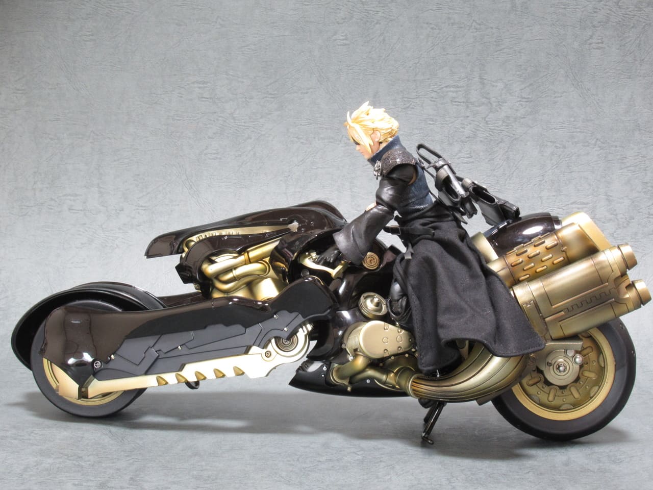 PLAY ARTS改 クラウド・ストライフ ＆ フェンリル レビュー | TOYHOUND