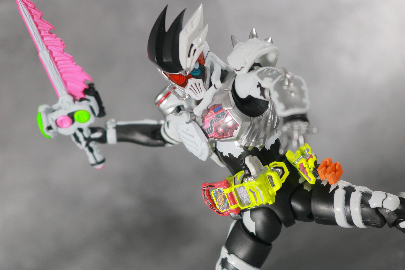 S.H.フィギュアーツ 仮面ライダーゲンム ゾンビアクションゲーマー