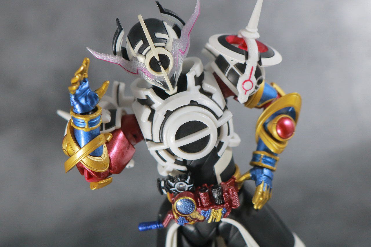 S.H.フィギュアーツ 仮面ライダーエボル ブラックホールフォーム