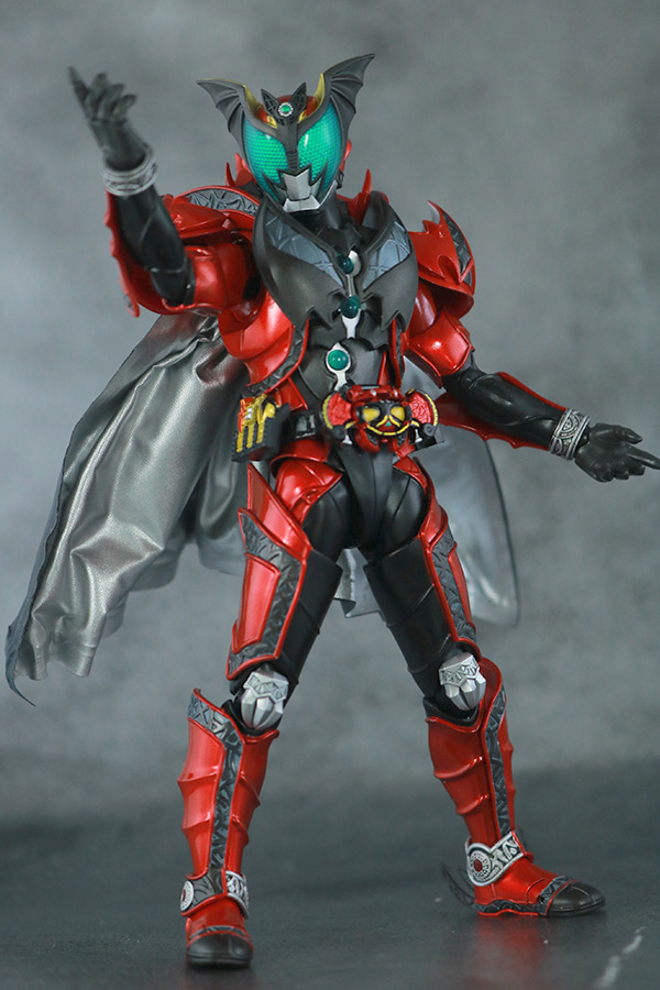 S.H.フィギュアーツ 仮面ライダーダークキバ 真骨彫製法 レビュー