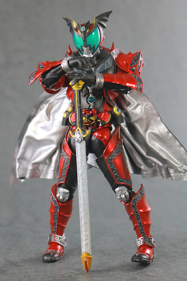 S.H.フィギュアーツ 仮面ライダーキバ エンペラーフォーム 真骨彫製法