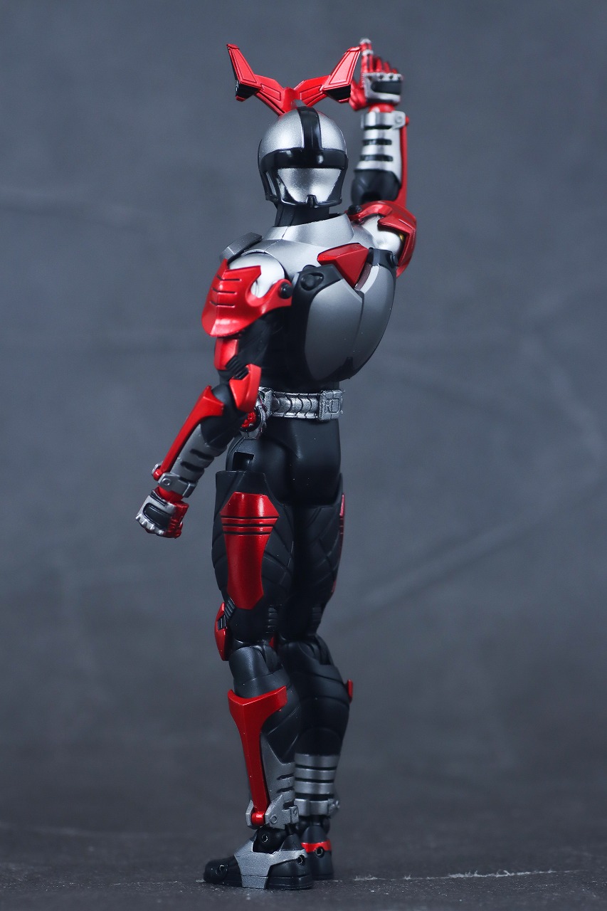 S.H.フィギュアーツ 真骨彫製法 仮面ライダーカブト ハイパーフォーム