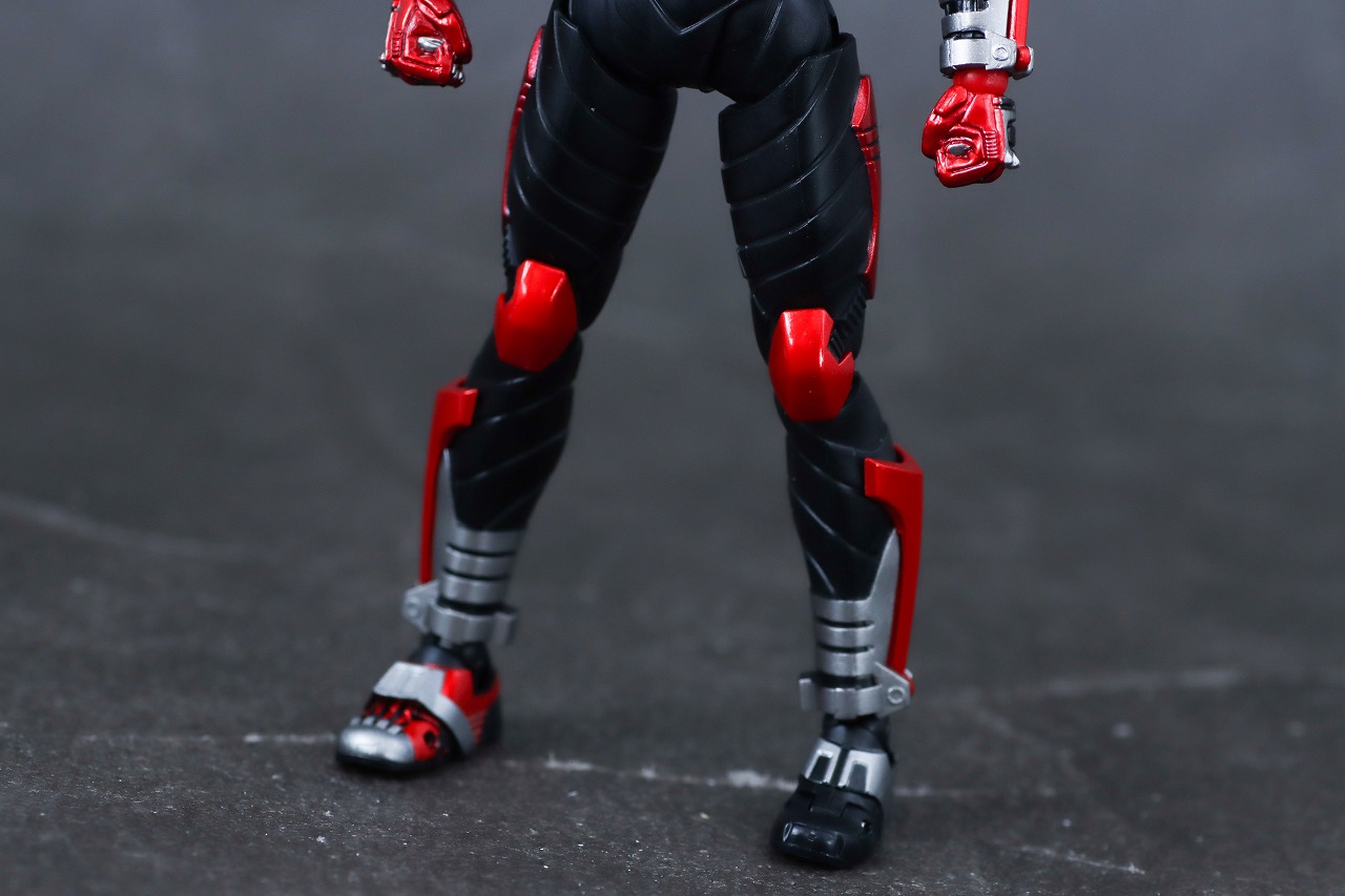 S.H.フィギュアーツ 真骨彫製法 仮面ライダーカブト ハイパーフォーム