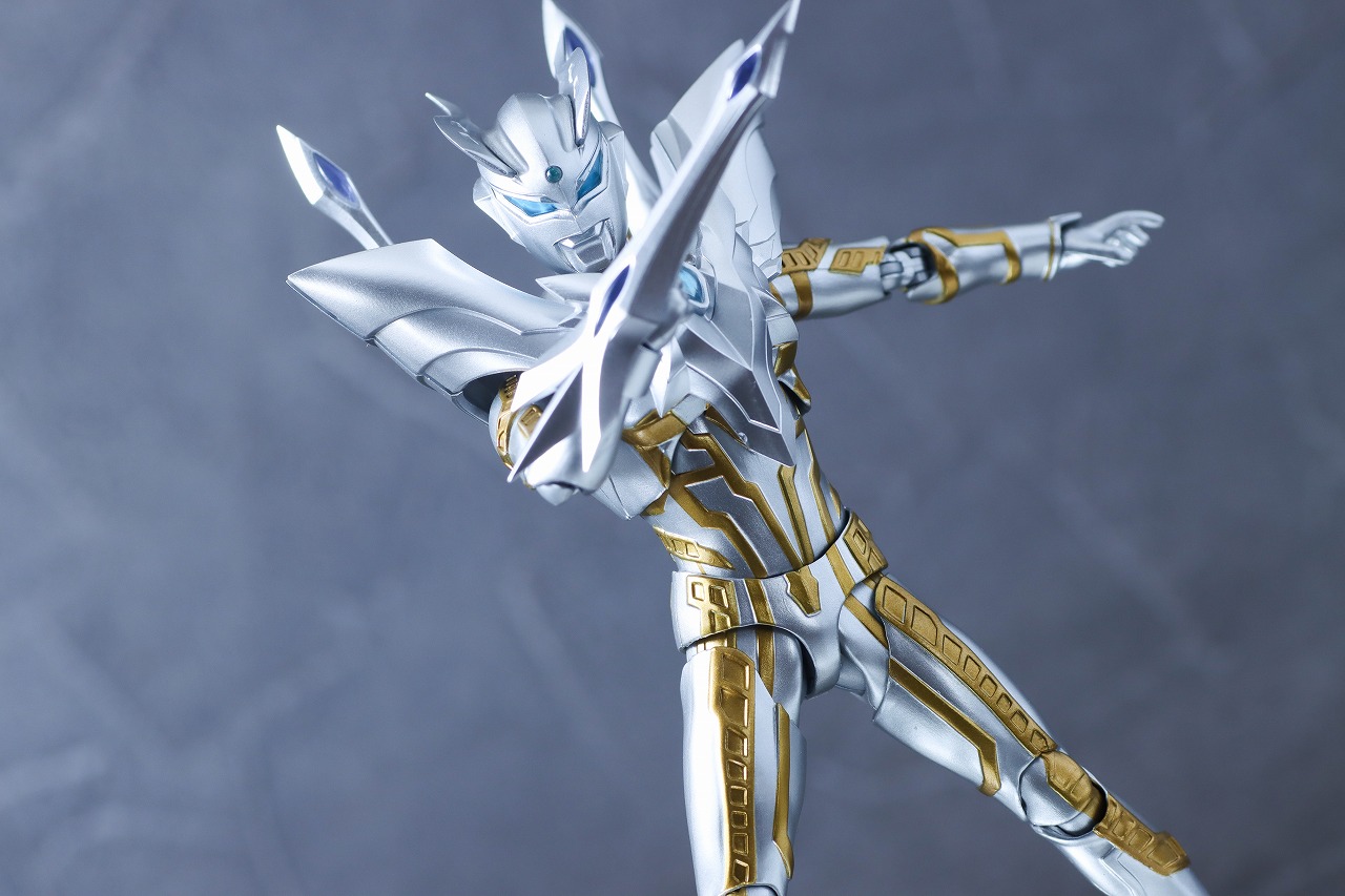 S.H.フィギュアーツ ウルティメイトシャイニングウルトラマンゼロ