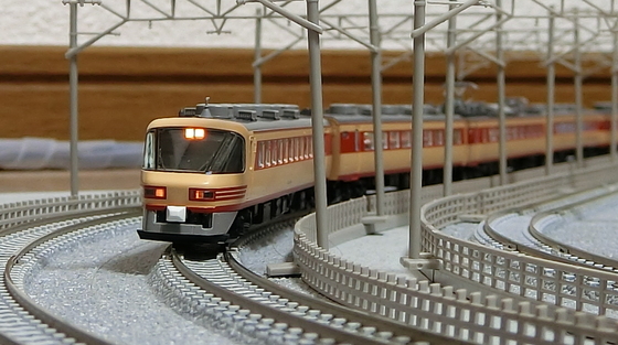 Nゲージ1582 特急 雷鳥 パノラマグリーン クロ481 | 豊四季車両基地