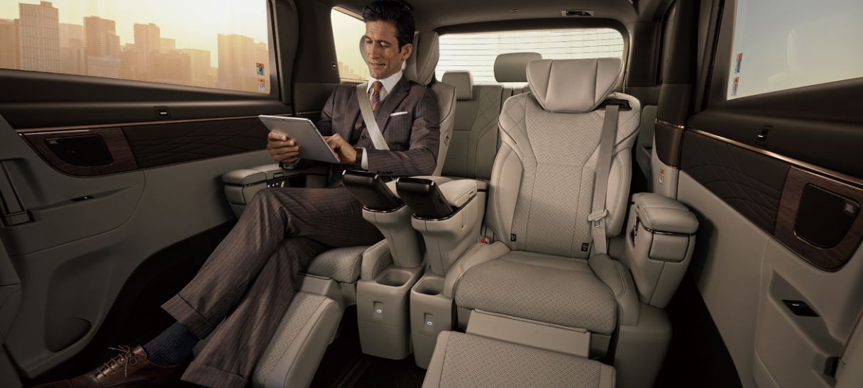 トヨタ アルファード | 室内空間 | トヨタ自動車WEBサイト