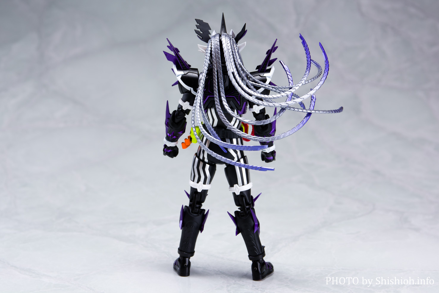 レビュー】S.H.Figuarts 仮面ライダーゲンム 無双ゲーマー