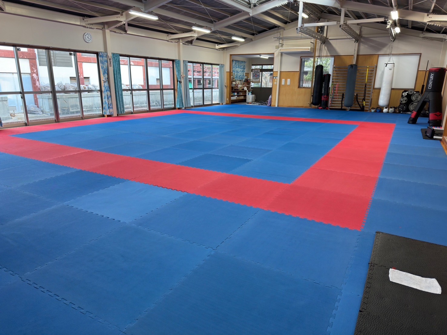 楽天市場】【10枚セット】ジョイントマット 大判 サイドパーツ付 空手