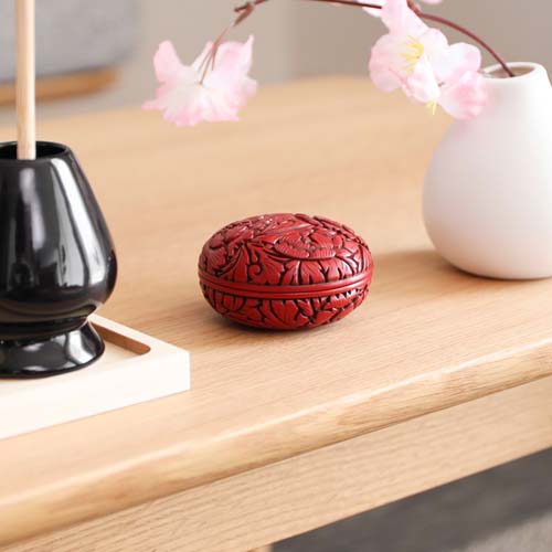 赤い葉型香合 木箱付き 赤い葉型香合 木箱付き