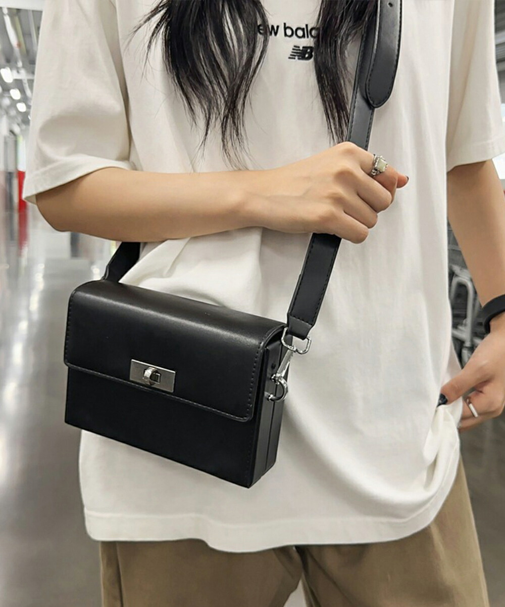 楽天市場】スクエア ショルダーバッグ 斜めがけ鞄黒 レザータッチ ミニ