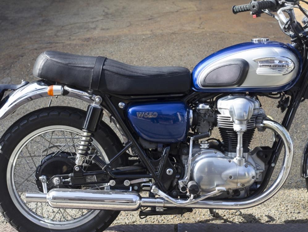 楽天市場】カワサキ W650/400/800 本革シート ブラック モーターロック