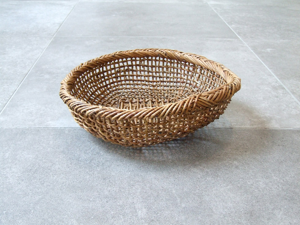 楽天市場】岩手県 あけび蔓細工 あけび こだし編み丸皿 果物皿 : おまめ