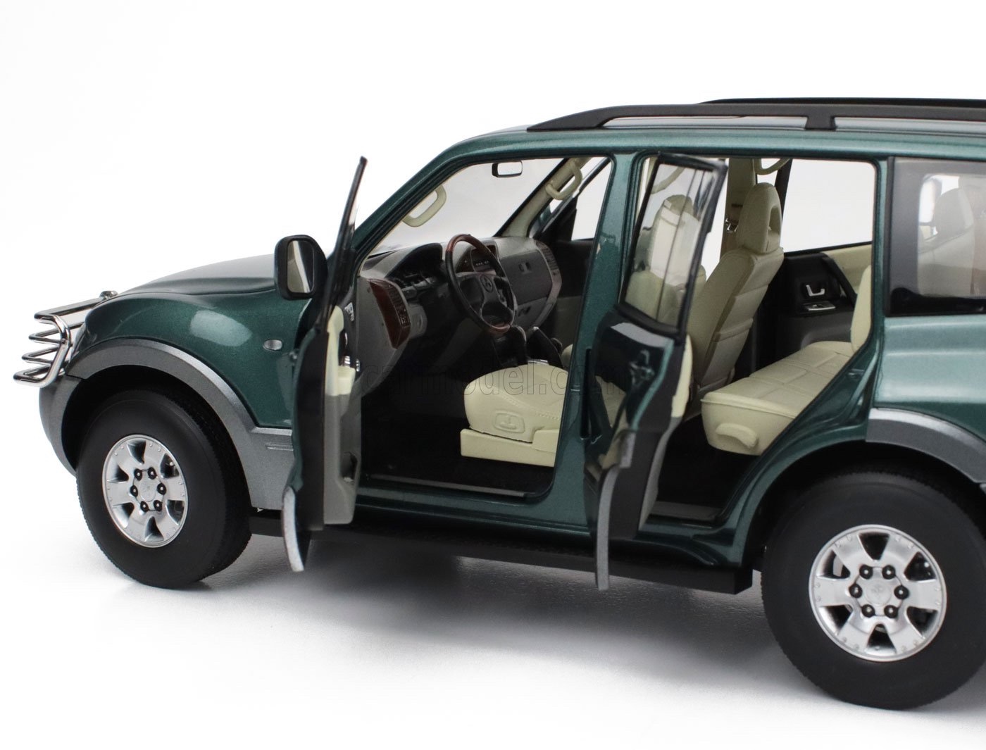 楽天市場】ミニカー 1/18 三菱 パジェロ SUN-STAR 1/18 MITSUBISHI