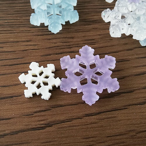 楽天市場】雪の結晶 貼り付け パーツ 大小ミックス 5色40個 雪 冬