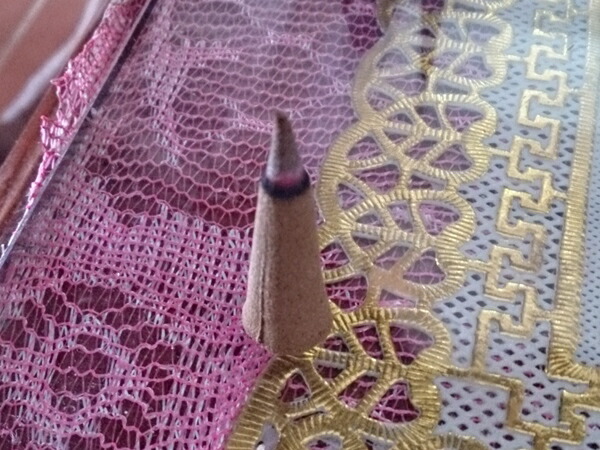 楽天市場】無添加 手作り 高級天然沈香 コーン型 ベトナム産沈香三角お