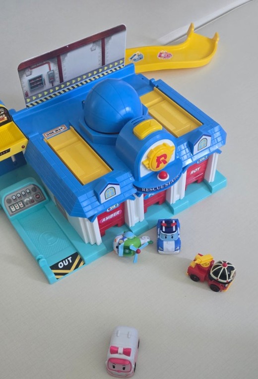 楽天市場】☆配送無料☆ROBOCAR POLI☆シンプルパック (出動救助本部+