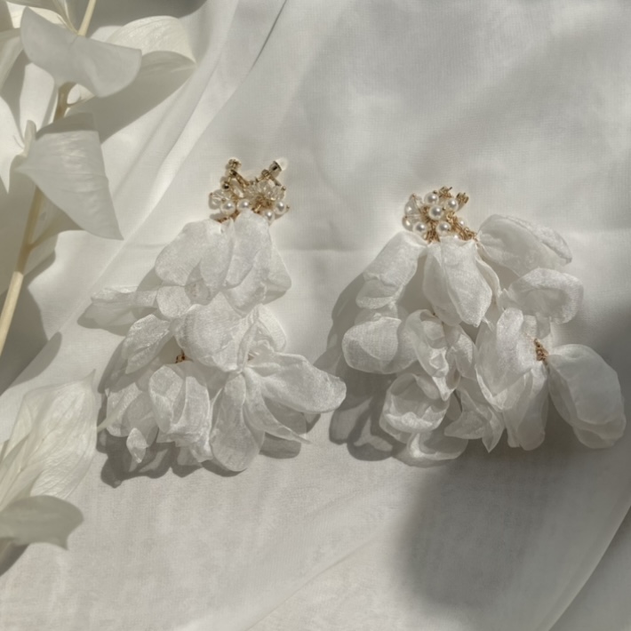 楽天市場】シフォン フラワー ピアス 花 大ぶりピアス ゴールド 揺れる