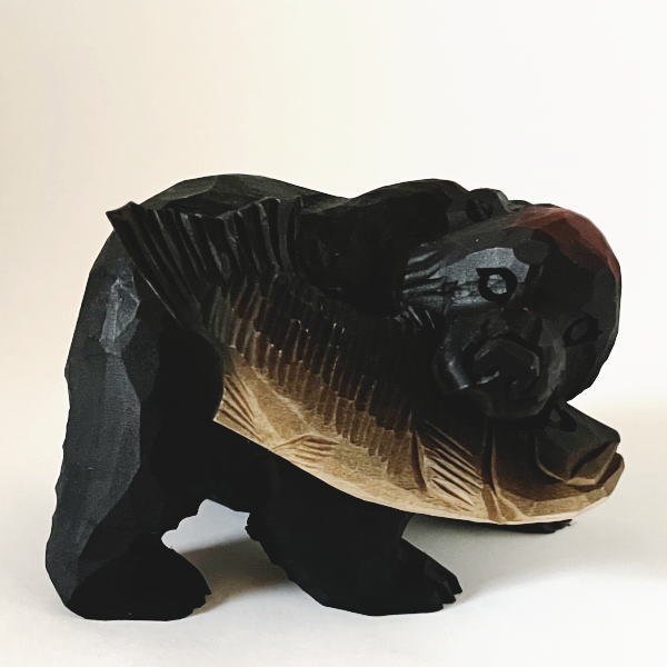 楽天市場】送料無料 木彫りの鮭をくわえた熊の置物 利作 3号 着色あり