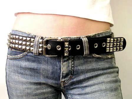 楽天市場】40ミリ幅 ブラック ハードコア パンクベルト3連 角