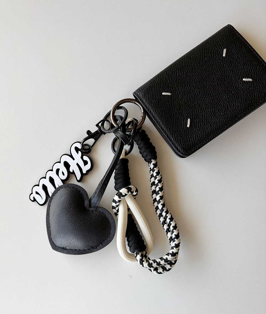 楽天市場】【先着150枚☆7％OFF2800円以上】Helloロゴチャーム ねこ