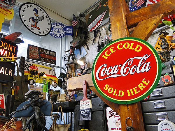 楽天市場】コカ・コーラ クラシックロゴ・ラウンド エンボス ティン