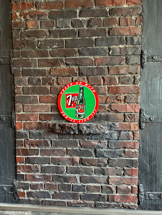楽天市場】7up セブンアップ ラウンド型 ブリキ看板 （FRESH UP WITH