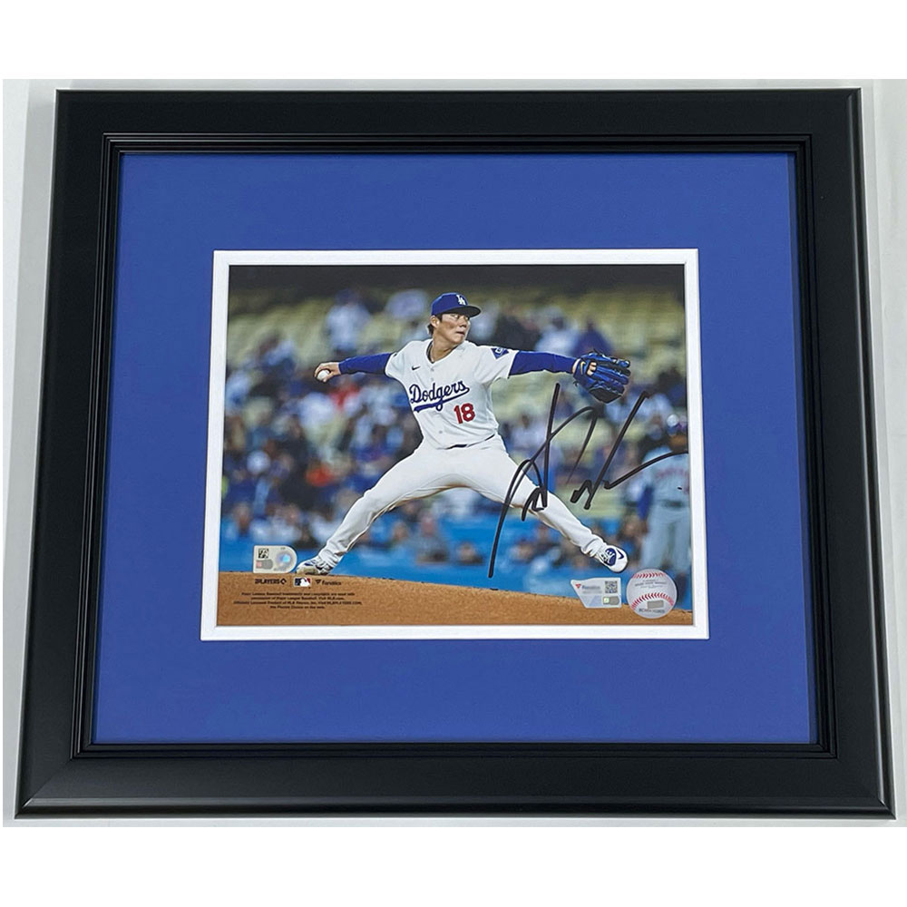 楽天市場】山本由伸 直筆サイン入り 8x10フォト 額装 / Yoshinobu