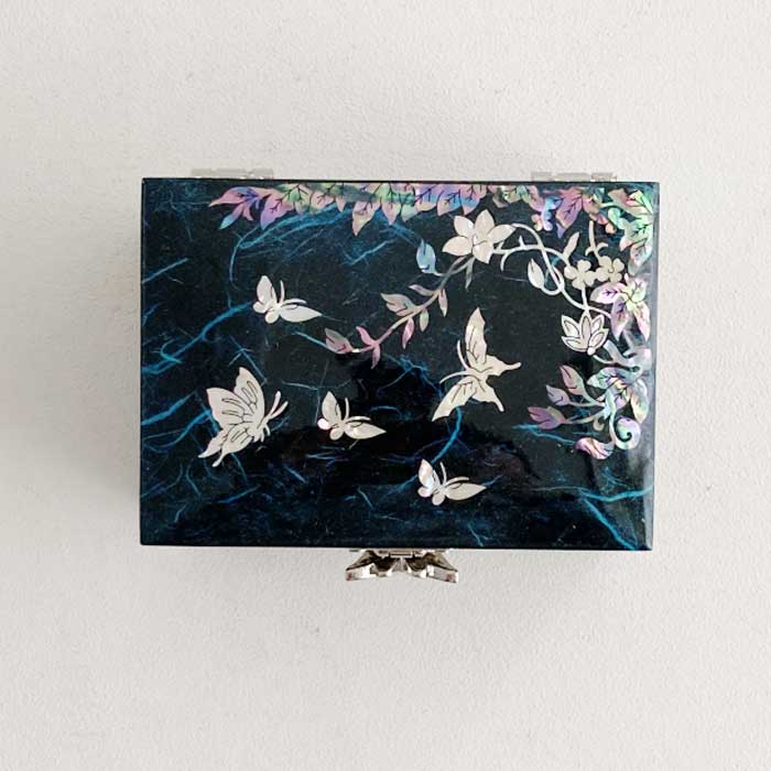 楽天市場】螺鈿細工 宝石箱 小物入れ 青に螺鈿の上品な輝き 孔雀の